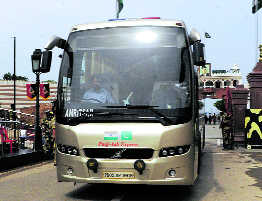 Amritsar-Lahore bus resumes, sans passengers