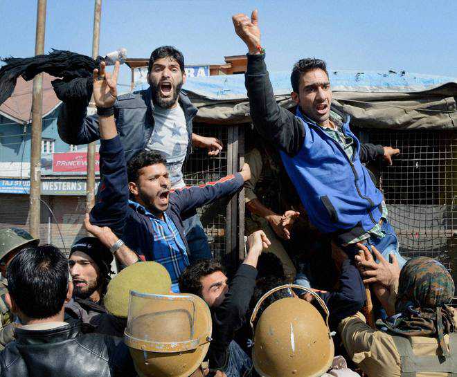 Shias’ procession disallowed, curfew still on in Srinagar