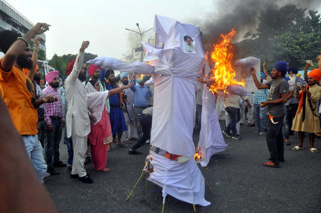 Khalistani supporters burn effigies of Chief Minister, Deputy CM
