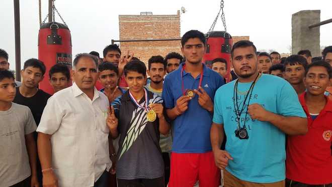 U-19 boxing champ gets rousing welcome