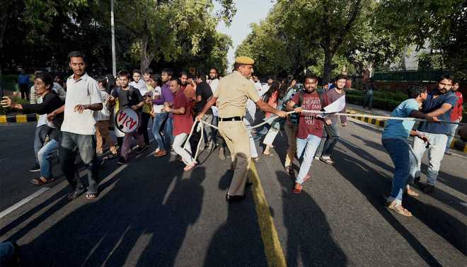 JNU students protest outside Home Ministry, 100 detained
