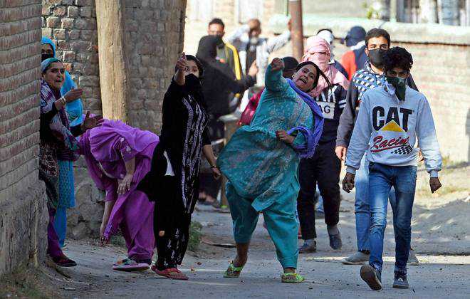 Youth dies in clashes in Budgam