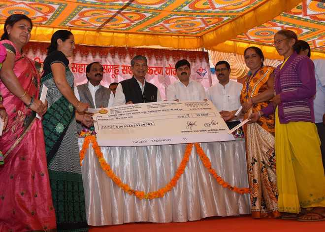 CM gives cheques to SHG members