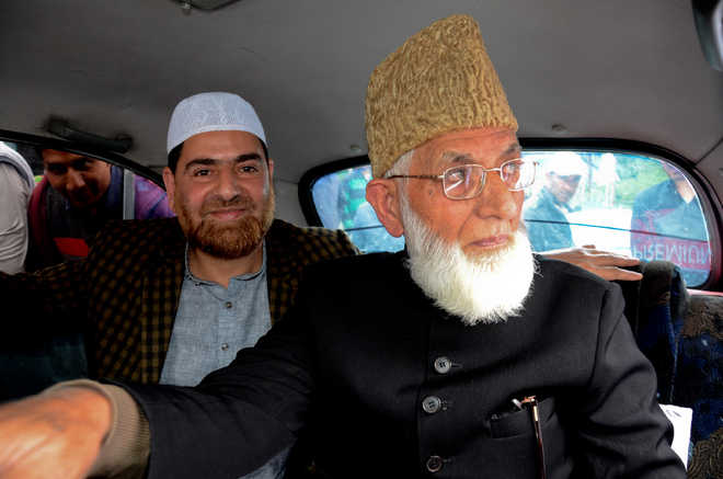 Geelani opens door to delegation led by Yashwant Sinha