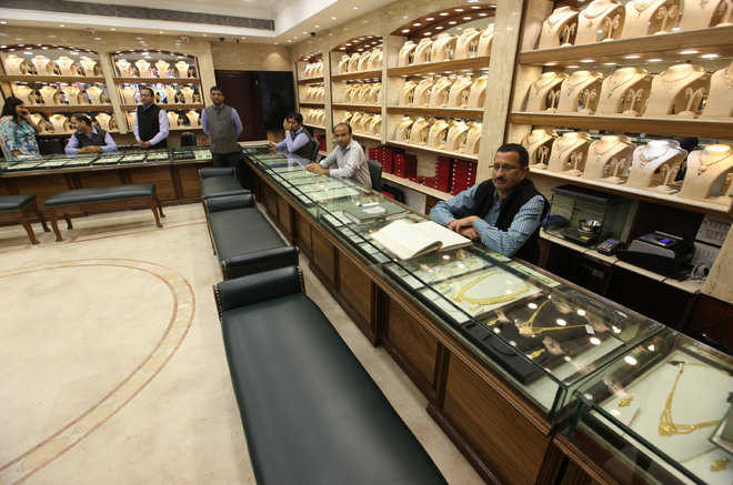 Gold touches Rs 50,000 in Mumbai black market