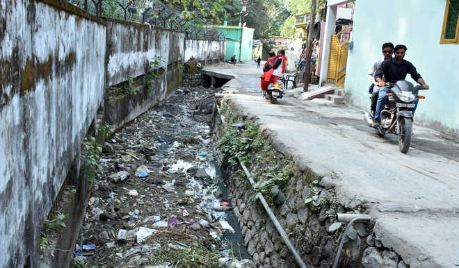 No retaining wall along Bindal haunts residents