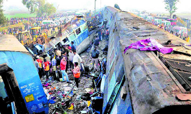120 die, 200 injured as train derails near Kanpur