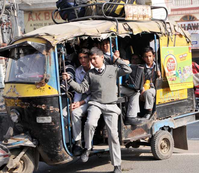 Overloaded auto-rickshaws pose threat to schoolchildren : The Tribune India