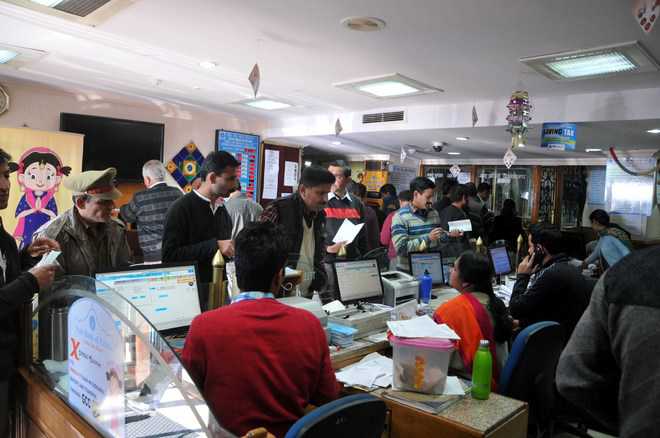 Scramble to draw cash at banks, ATMs in Shimla