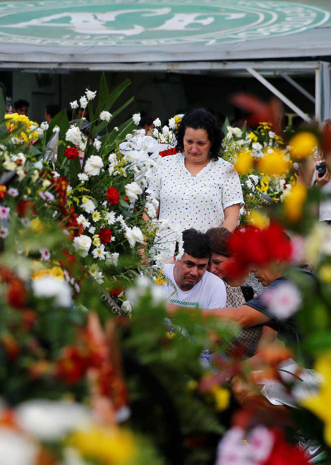 Grieving Chapeco receives bodies of plane-crash victims