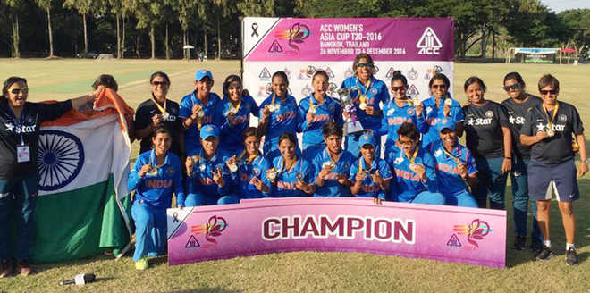 India defeat Pak to lift Women''s T20 Asia Cup