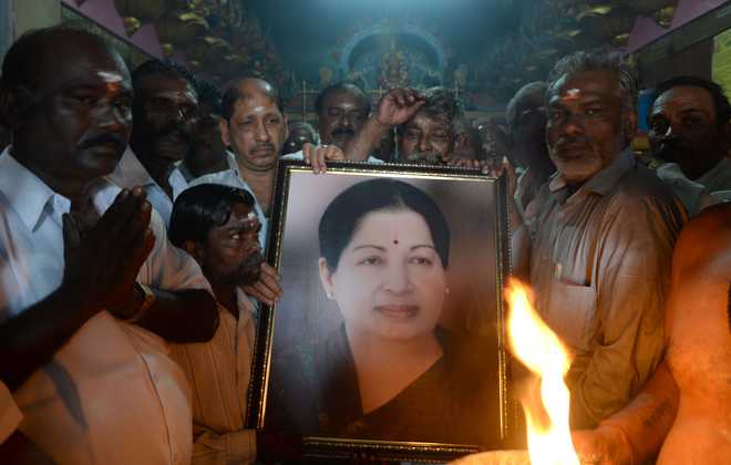 Tamil Nadu Chief Minister Jayalalithaa dead