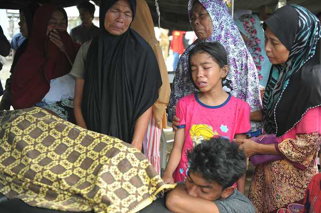 Indonesia quake toll jumps to 97 as more bodies found