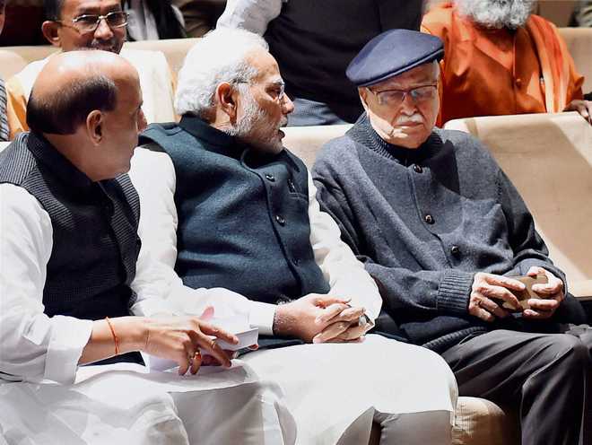 Advani lashes out at Centre, Oppn over Parliament disruption