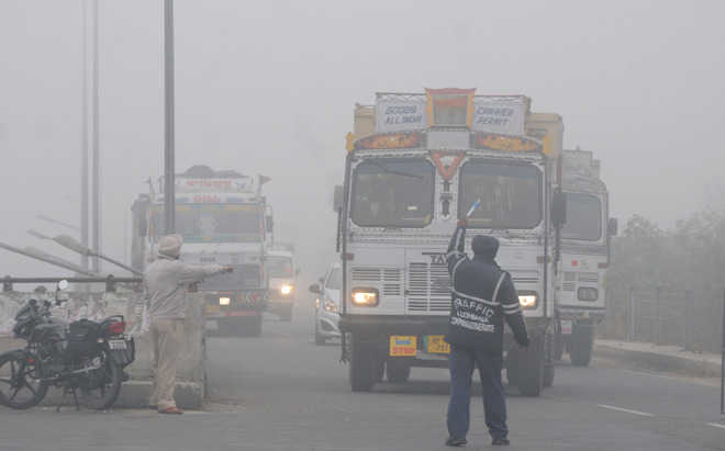 Truckers inconvenienced as cops create diversion on Ferozepur Road