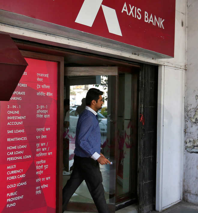 Axis bank branch in Delhi under I-T scanner after huge sums deposited