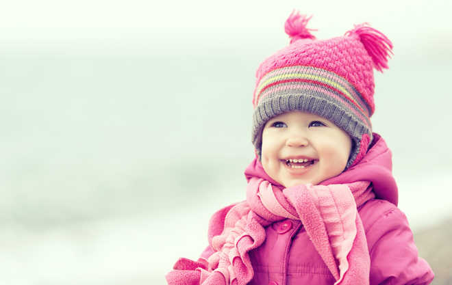 Basic steps to dress your baby in winters