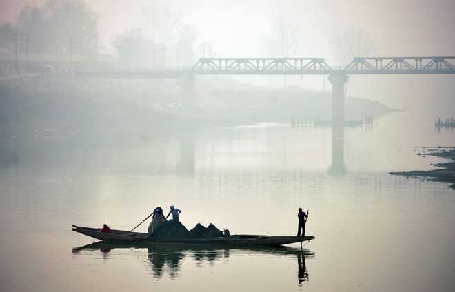 Fog disrupts air traffic in Kashmir