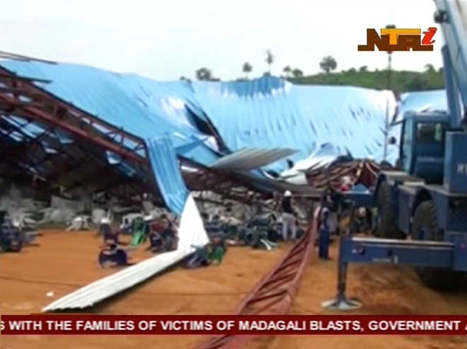 At least 160 killed as crowded church collapses in Nigeria