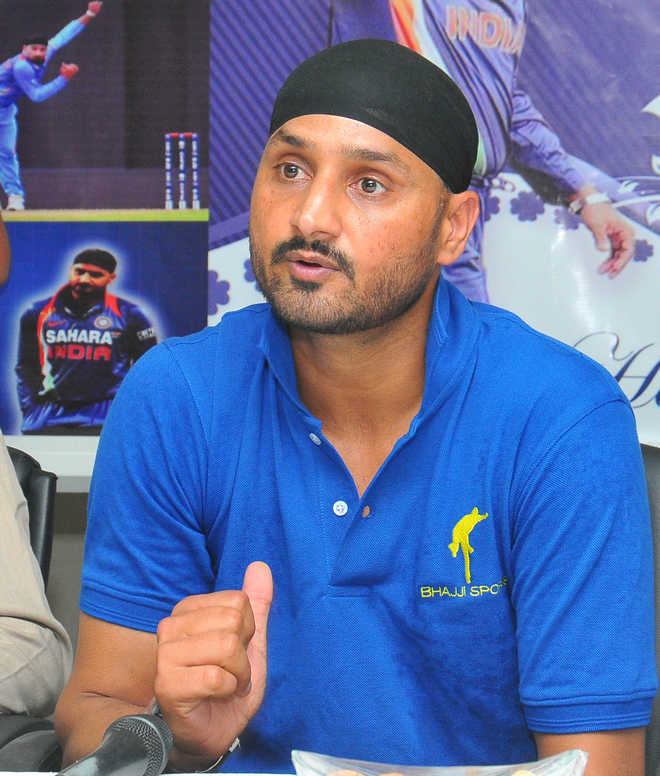 Cricketer Harbhajan Singh bowls a straighter one, says not to join any political party