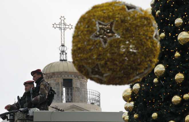 Pilgrims in Bethlehem, fears in Europe on Christmas Eve
