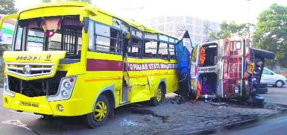 13 boxers, coach hurt as truck hits bus