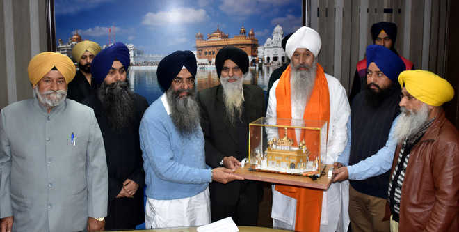 Foreign Sikh delegation honoured at Golden Temple
