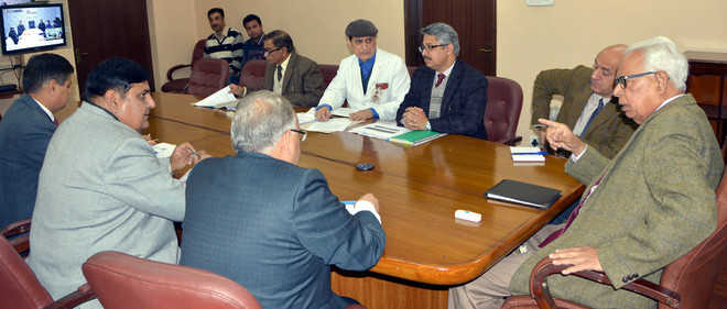 Governor reviews measures taken to tackle swine flu