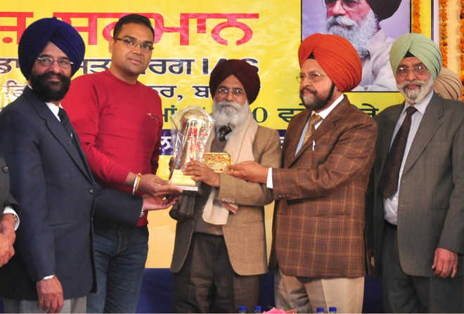 Poet Surjit Patar honoured : The Tribune India