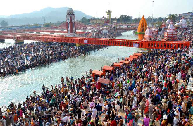 10 lakh take dip in Ganga on Amavasya