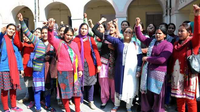 Jobless midwife workers protest at Doon MC office