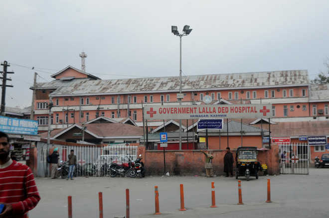 Docs Serving At Kashmir’s Busiest Maternity Hospital A Troubled Lot The Tribune India