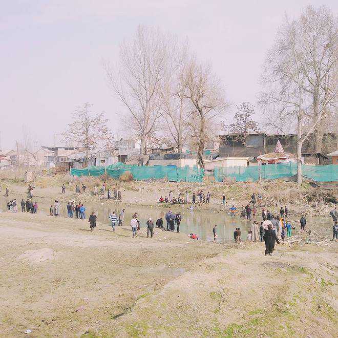 Kashmiris go fishing on shutdown day