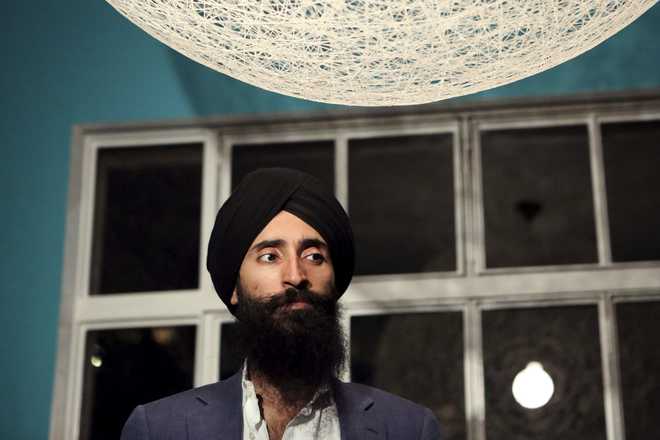 Standoff ends, Sikh-American actor flies home wearing his turban