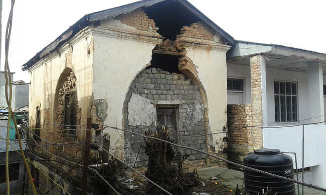 Old Poonch buildings on verge of collapse; admn sleeps over issue