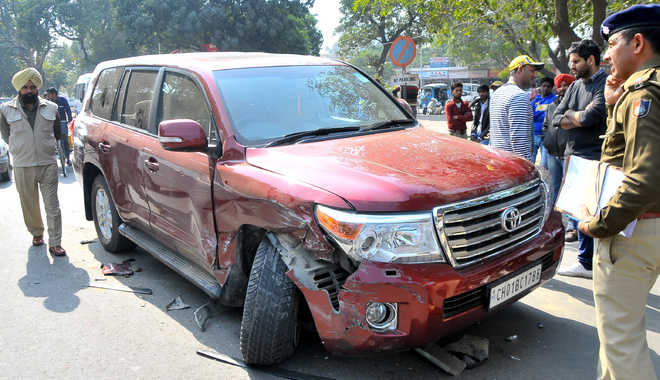 Singer Gurdas Maan''s SUV hit, damaged