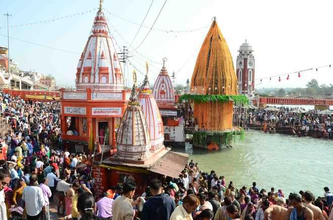 18 lakh take holy dip on Shivratri : The Tribune India