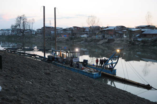 Experts raise alarm over dumping of Jhelum’s dredged material