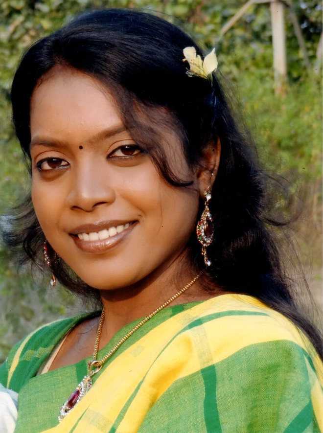 Santhal actress challenges big guns at Binpur