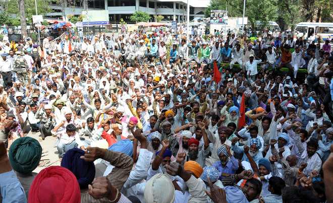 Bhatta Mazdoor Union continues agitation - The Tribune