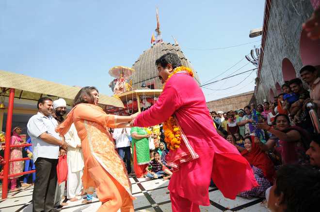 Navratra festivities begin at City of Temples