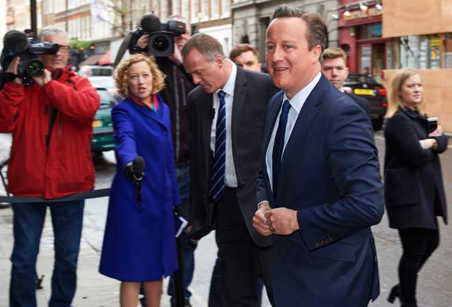 Panama: Cameron releases tax records