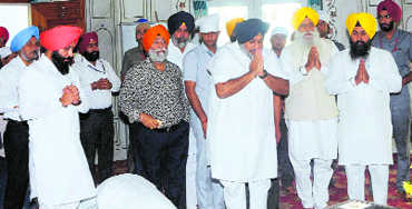 Sukhbir visits Bluestar memorial
