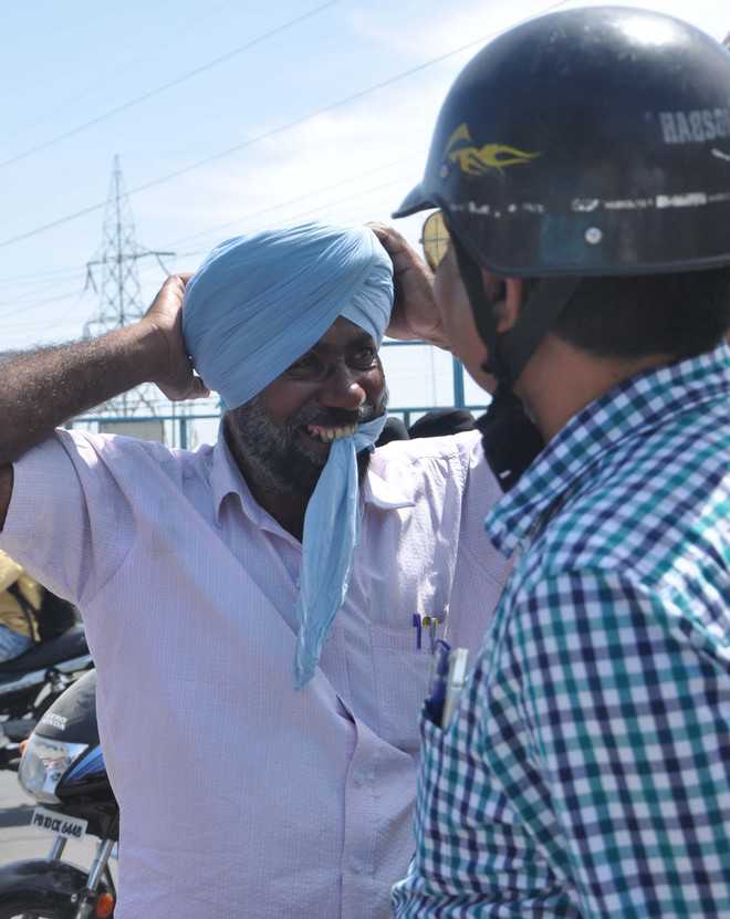Passerby saves drowning man with his turban