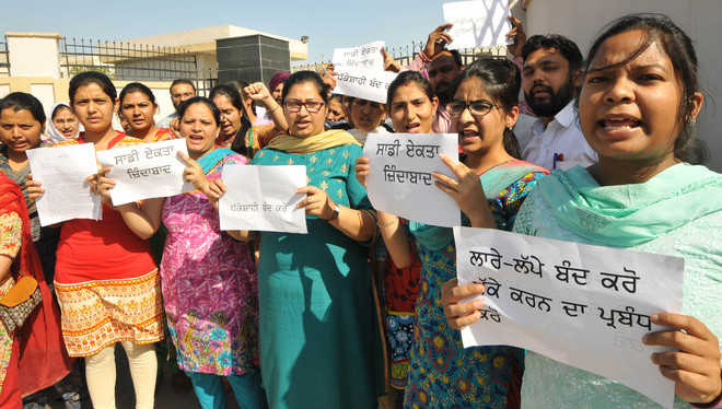 Teachers of Meritorious School protest : The Tribune India
