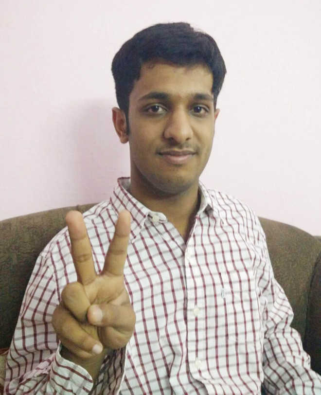 City boy Siddharth Nahouria is district topper in IIT JEE (Mains)