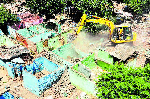 1,400 shanties razed in LBS Colony