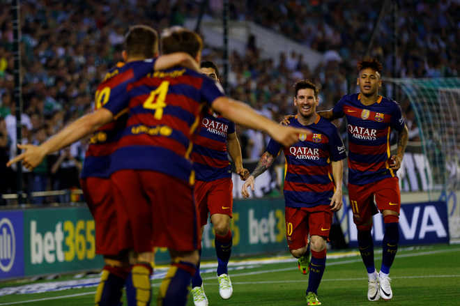 Barca beat Betis to remain top, Atletico, Real keep up pressure