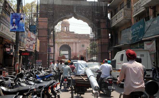 Why more gates? Amritsar in a jam