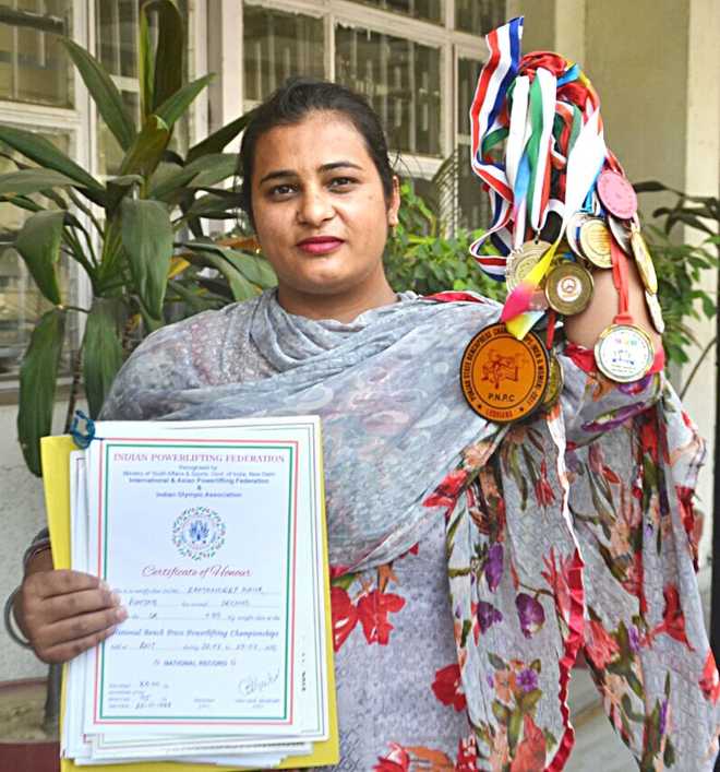 Powerlifting champ wants government support